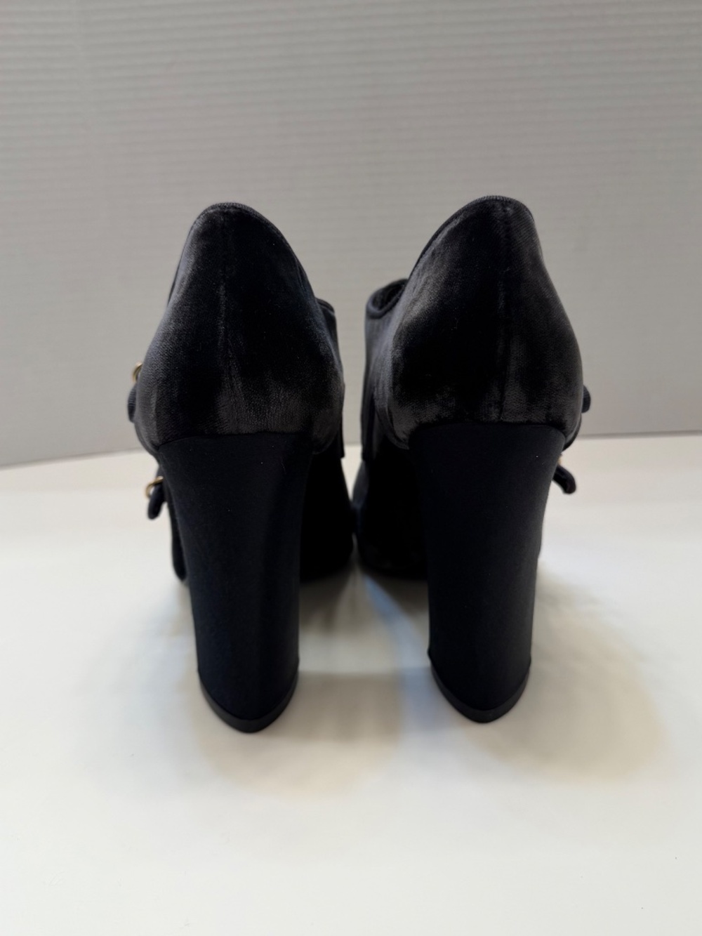 NWOT Tory Burch Velvet Block Heel Pumps Gold Buckle 9M - Picture 6 of 15